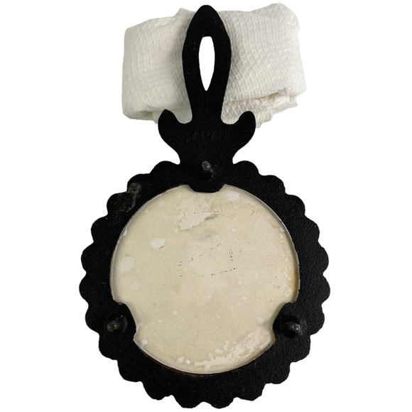 Vintage Cast Iron Trivet 3 Footed Cottage-core Give Us This Day Our Daily Bread - Picture 6 of 10